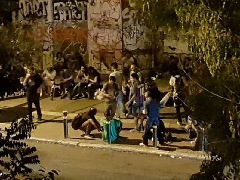 Ανθυγιεινή εστία το Green Park στο Πεδίον του Άρεως